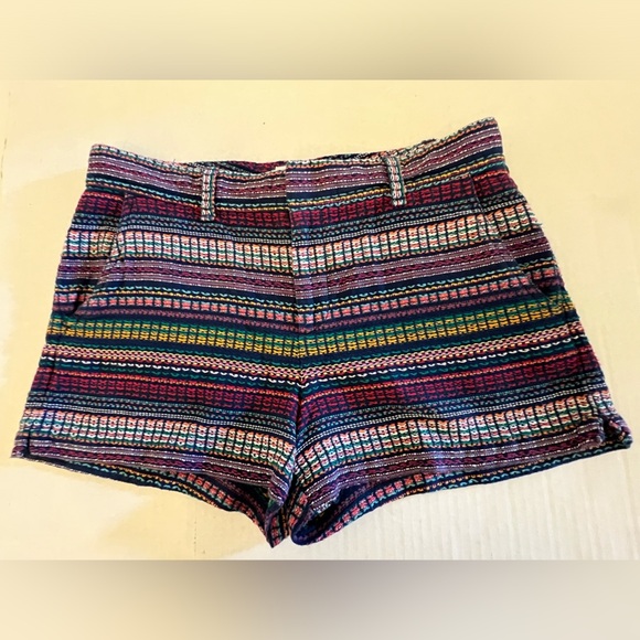 GAP CITY SHORT SIZE 6 SHORTS.   3” LOW RISE   12” LENGTH - Picture 2 of 7